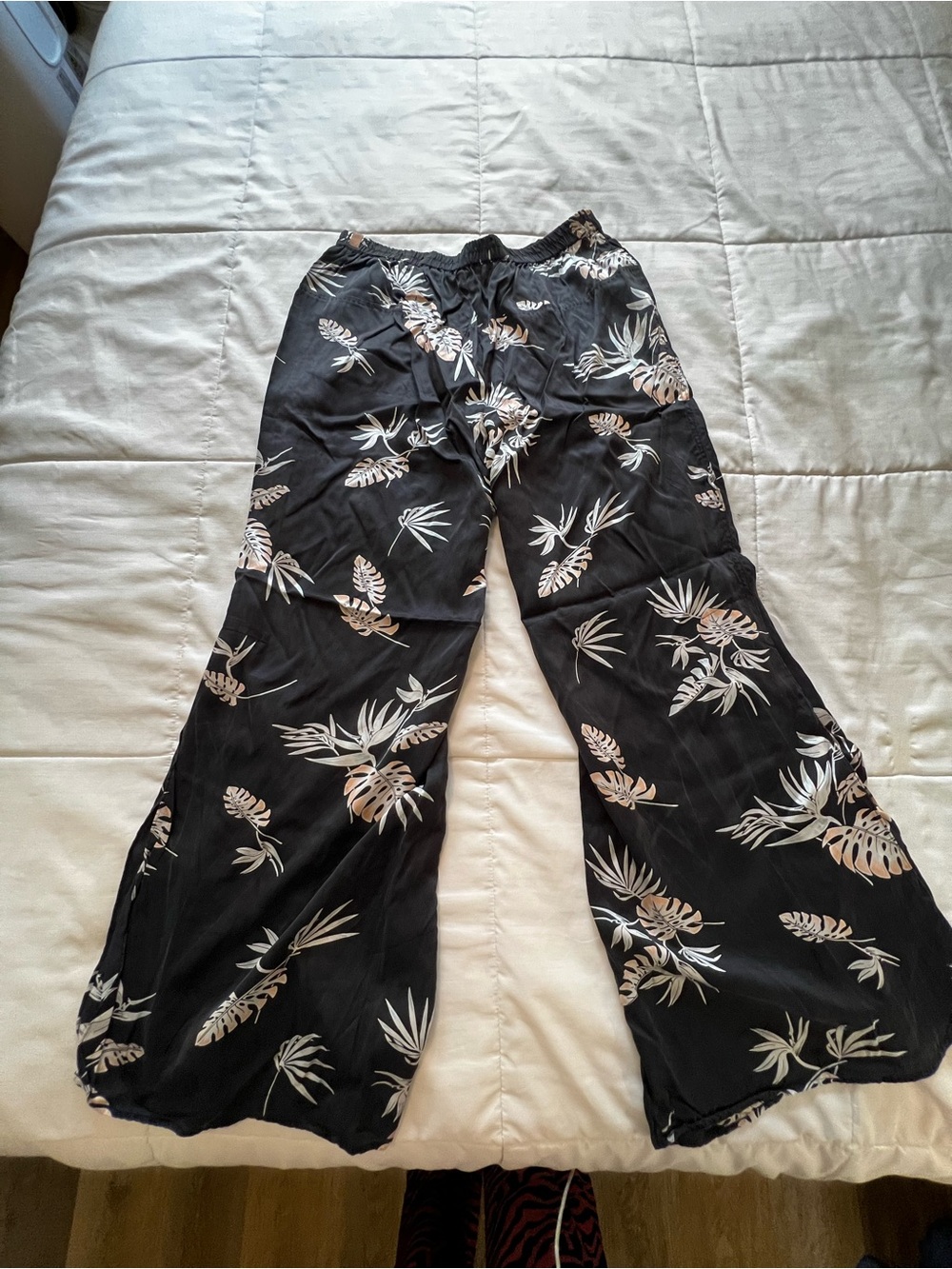 Lunya High Waist Washable Silk Pajamas In Immersed Black Palm Tropical Print XL - Picture 3 of 16